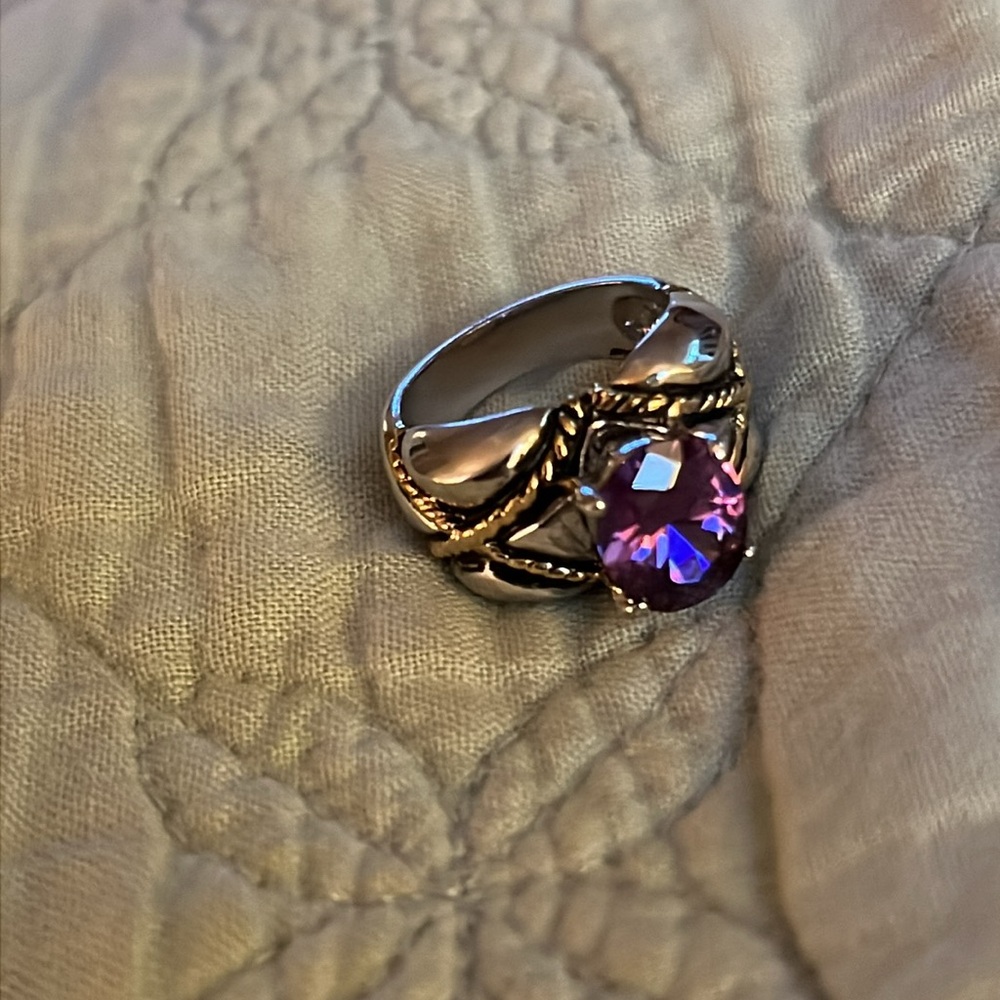 🍐TRADED🍐Simulated Amethyst on 2-toned Rope twist ring, Size 6 - Picture 4 of 10